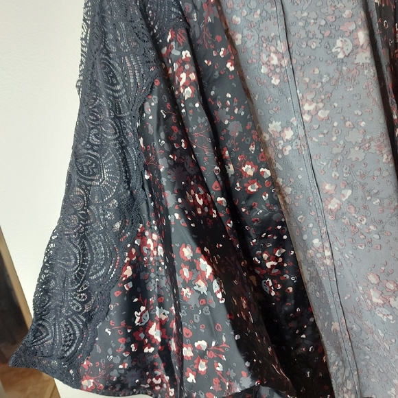 Ashley Graham Printed Satin Lace Kimono - Picture 2 of 8